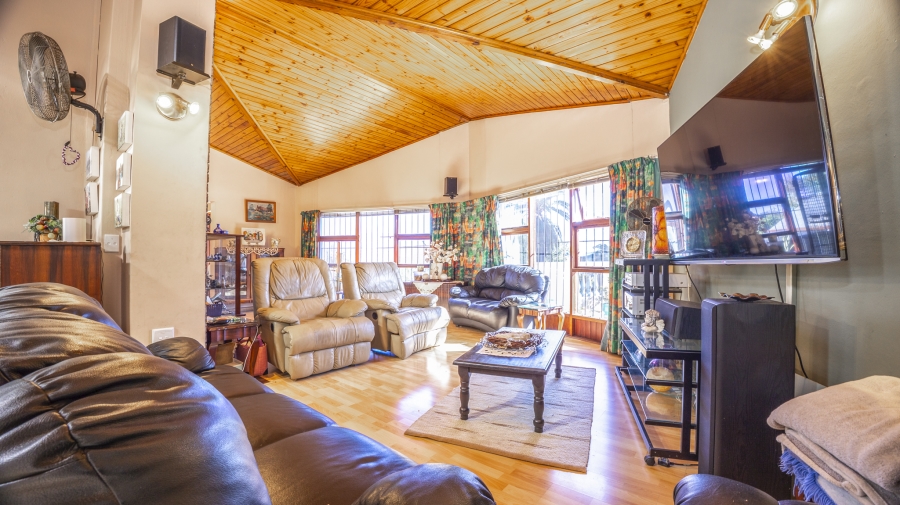 6 Bedroom Property for Sale in Plattekloof 1 Western Cape